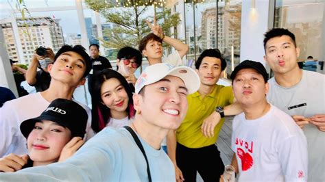 Dàn cast bầm dập cực khốc liệt giữa các nghệ sĩ !running man việt nam mùa 2 đã chính thức trở lại với đầy đủ 9 thành viên. Tiết lộ hình ảnh đầy đủ của đội hình "Running Man" Việt mùa 2