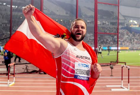 Weißhaidinger throws discus for the first time in competition over 69 meters. Historisches Bronze für Weißhaidinger - Sportfamilie