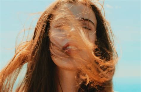 La différence est subtile, mais si par exemple vous devez faire un article sur la sf, vous n'avez pas le droit d'utiliser mes dessins de vaisseaux/planètes/aliens pour le faire. Astuces cheveux pour avoir du volume — madmoiZelle.com
