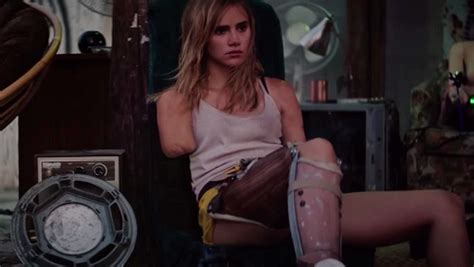 The bad batch follows arlen (waterhouse) after she's left in a texas wasteland fenced off from civilization. Nick-Davis.com: The Bad Batch