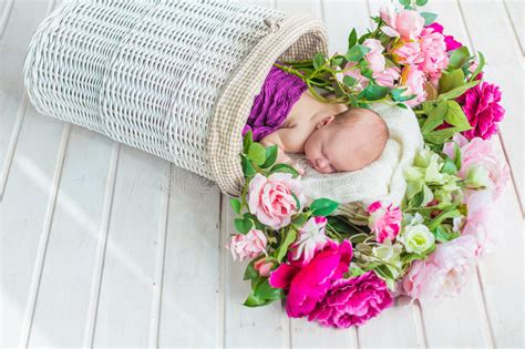 ❤ get the best cute baby wallpapers on wallpaperset. Adorable Cute Sweet Sleeping Baby Girl In White Basket ...