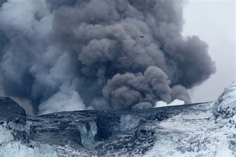 In 2010, the eruption of another volcano, eyjafjallajokull iceland frequently experiences tremors as it straddles two tectonic plates, which are drifting in opposite directions. Volcans: réduire les fausses alertes