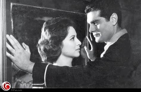 ولد عمر الشريف في 10 ابريل / نيسان عام 1932 وقام بأداء عدد من الأدوار في السينما الأمريكية، ومن أشهر أدواره وكانت بداياته الفنية مع المخرج يوسف شاهين في فيلم صراع في الوادي مع الممثلة فاتن حمامة التي توجت علاقته بها فيما بعد. "قبلة" مفاجئة تسببت في زواج عمر الشريف وفاتن حمامة | مي ...