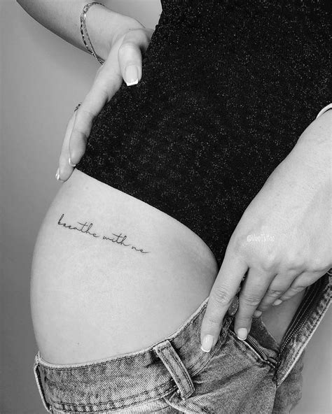 The tattoo on her left ankle is a cute skull. La imagen puede contener: una o varias personas | Inner ...