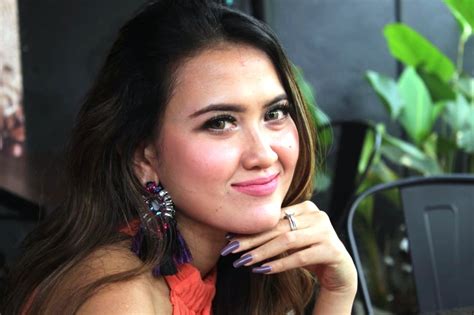 Pedangdut meggy diaz ditemui seusai menjadi bintang tamu acara rumpi no secret, trans tv ketika ditanya kesiapannya menikah dengan komedian tukul arwana, meggy menjawab siap grak. Meggy Diaz Tolak Dinikahi Siri Tukul Arwana - Trenz Indonesia