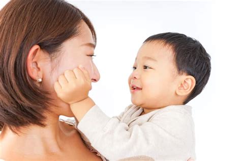 Tenyata ini ibu dan anak viral masuk berita yang dari ngawi jawa timur. Kenapa Anak Laki-Laki Lebih Dekat dengan Ibu dan Sebaliknya?