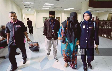 Penjawat mahkamah syariah perlu menjaga tingkah laku, sahsiah dan akhlak mereka selaras dengan imej dan nama baik agama islam yang diwakili institusi erkenaan, kata menteri di jabatan perdana menteri, datuk seri jamil khir baharom. Suami isteri terbabit kes pelacuran didakwa | Kes | Berita ...
