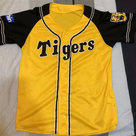 阪神虎（日语：阪神タイガース／はんしんタイガース hanshin taigāsu ?，英語：hanshin tigers）為日本職棒球團，隸屬於日本職棒中央聯盟，主場位於阪神甲子園球場。 阪神虎成立於1935年12月10日，是日本的第二支職業棒球隊（僅次於讀賣巨人隊），成立時隊名為大. 阪神虎球衣的價格推薦 - 2021年1月| 比價比個夠BigGo