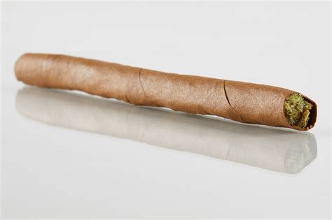 Jul 14, 2021 · in general most blunts will have about a gram or a little less of weed. How to roll a blunt | Weedmaps