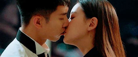 In the drama, oh yeon seo and lee seung gi played a loving couple as jin sun mi and son oh gong respectively. My favorite kiss scene of Lee Seung Gi and Oh Yeon Seo