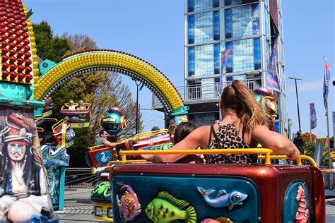 De tilburgse kermis 2019 zit er weer op, dit jaar speelde vooral het weer een hoofdrol. Tilburgse Kermis 2019: check hier het programma per dag