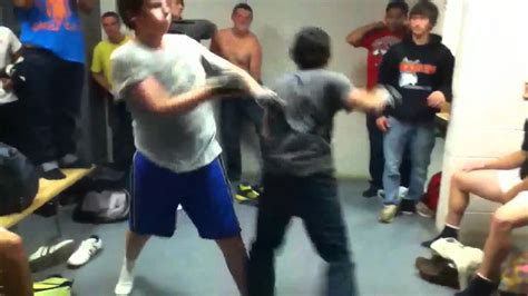 But the victim got the last laugh. Locker room fight - YouTube