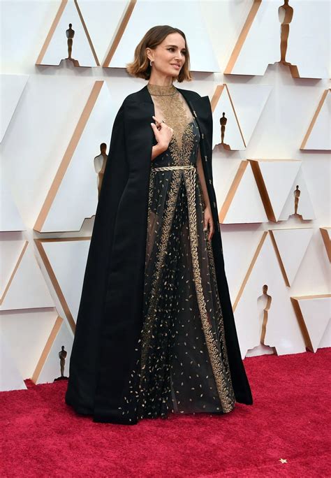 Natalie portman used her 2020 oscars cape to honor the women directors forgotten by the academy, like greta gerwig, lulu wang and céline sciamma. Oscars 2020 Red Carpet: Natalie Portman (4 Photos)