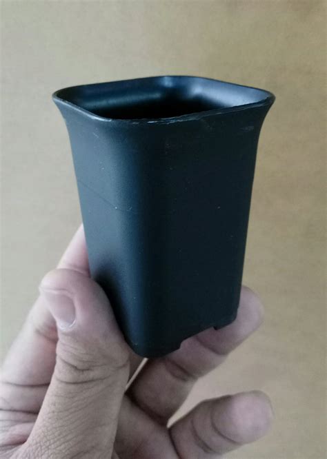 Cari produk pot tanaman lainnya di tokopedia. Jual Pot bunga kotak plastik kecil hitam 5 cm grosir di ...