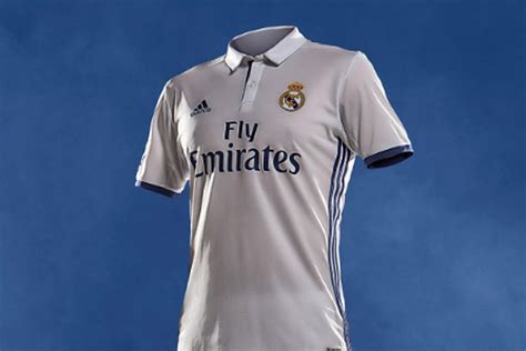Последние твиты от real madrid c.f. Official: Real Madrid unveil home and away kits for 2016 ...