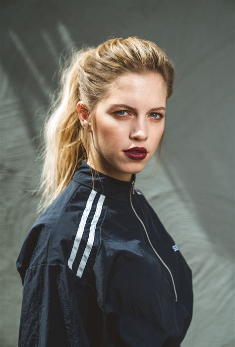 Belgian singer, actress and tv host who became known as a finalist on the belgium junior eurovision song contest in 2007. Fotoshoot met Bab Buelens en Vincent Banic. Make up by ...