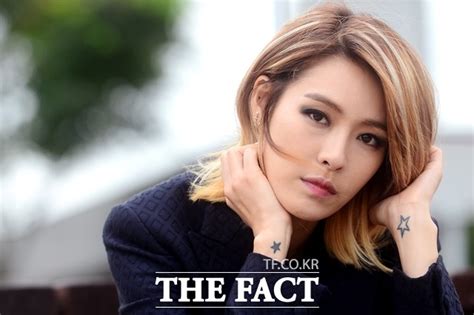 2000년 dj doc의 메인 댄서가 된 이후로 수많은 가수들의 댄서, 안무 코치로 활동했다. 가희, 애프터스쿨 왕따 있었다…전 멤버 유소영? - 연예 > 기사 ...