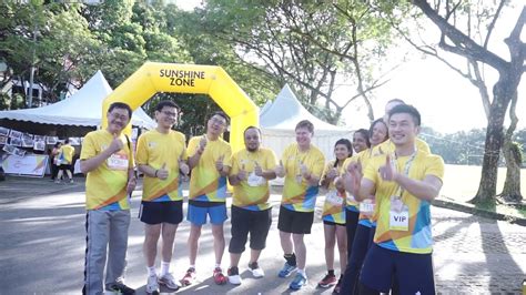 Malaysians united run (mur) 2017. Sun Life Malaysia SHiNE Resolution Run 2017 - YouTube