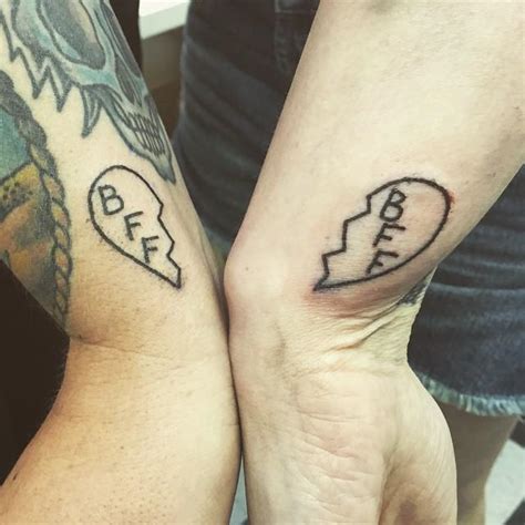 Ci sono anche tatuaggi tra migliori amiche che sono complementari tra loro: Best Friend Tatuaggi Piccoli Tra Migliori Amiche | TatuaggioNM