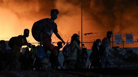 Une dizaine de villages et hameaux ont été évacuées de part et d'autre du massif montagneux de geraneia, selon la protection civile. Grèce: incendie dans un camp de réfugiés, un enfant mort ...