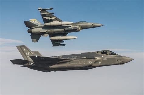 Air force that took part in the evaluation of the swiss air force at payerne air base, switzerland. Pilotos de F-35A começam treinamento integrado com caças F-16