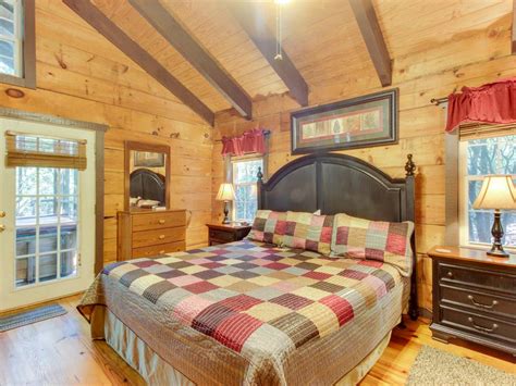 As you enter the authentic log cabin, you will find a fully. Romantic Getaway with Jacuzzi in Mountains of North Georgia