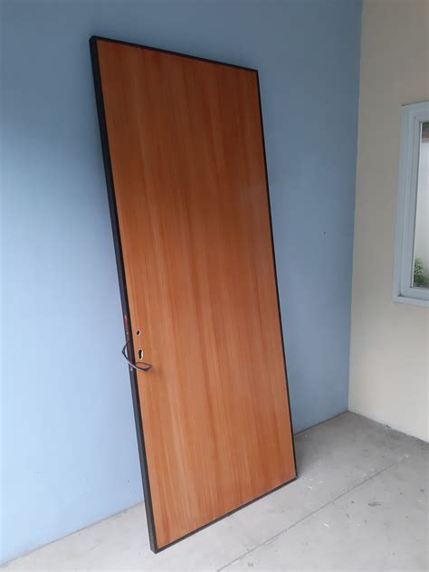 Dahulu pemakaiannya selalu berbahan dasar kayu, namun jika terus menerus menggunakan kayu maka persediaannya akan menipis. Daun Pintu Beton Ringan dan Kusen Alumunium - www ...