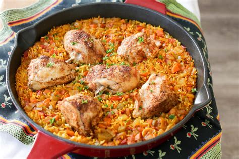 Recently i fixed a panamanian dinner for close friends here in colorado with arroz con pollo, plantain, stuffed chayote, mango salad and a coffee dessert. Arroz con Pollo - Hilah Cooking