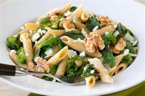 Rezept szegediner gulasch gulasch schmeckt am besten, wenn man es gleich in einer größeren menge auf dem herd schmoren lässt. Mangold Penne vegetarisches Rezept mit Walnüssen und Feta