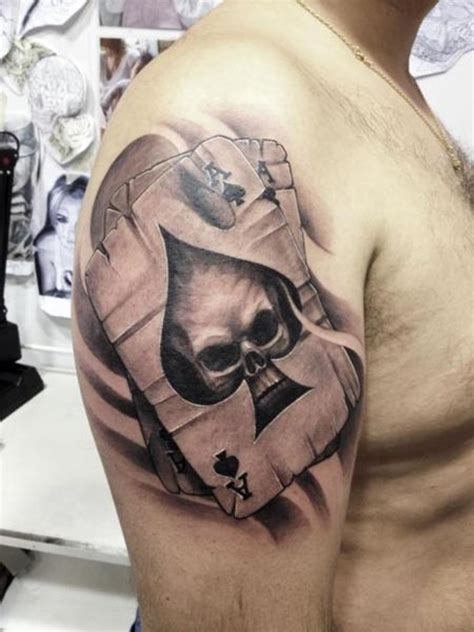 What's odd about the spade tattoo is that it has a wide range of meanings, so you usually have to be close the owner to know exactly what their spade tattoo means. Ace of Spades Tattoo-Designs und Bedeutungen ...