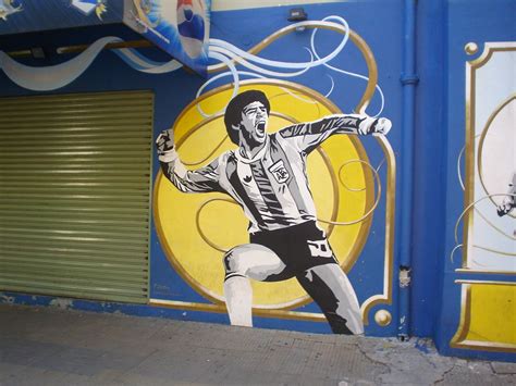 Liberan a detenido por atacar al autobús de boca juniors el día de la final. Maradona La Bombonera Boca Juniors | Street art, Graffiti, Art