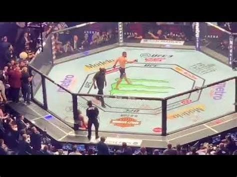 Ésta es la primera vez que una velada albergue espectadores escándalos, lujos, excentricidades e históricas peleas: Bochornoso momento después de la pelea de Conor McGregor vs Khabid Nurmagomedov - YouTube