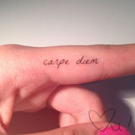 10 tato keren yang melabui matamu seruni id. Tato Imut Tato Di Tangan Wanita Simple : Tato Imut ...