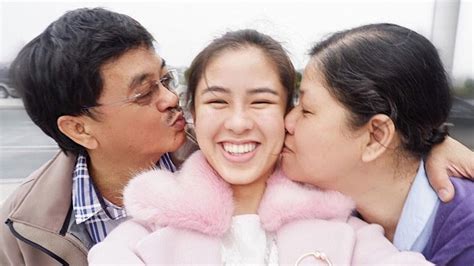 Kisses delavin ( born may 1, 1999) is a well known filipina actress. Kisses Delavin has admirable relationship with parents ...