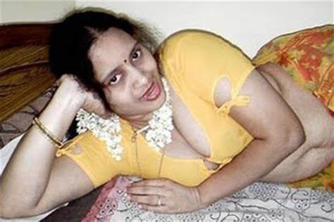 Mallu aunty hot navel show hd photos in saree_mallu navel show pics mobile. Mallu Aunties Secret Bedroom Photos | HOT MALLU AUNTIES