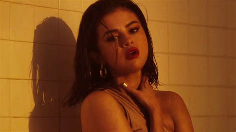 It's the third single selena's released in 2017, following her 2015 album revival. Clip "Wolves" : Selena Gomez fait monter la fièvre avec ...