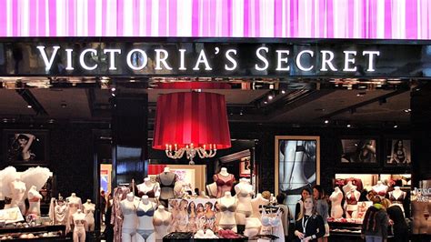 These payments will register as paid if you pay before 6pm there are over 1000 different victoria secret stores that you can walk into on of the registered and pay your bill, either in cash or credit card. How to Manage Payments With Your Victoria's Secret Credit Card Login | GOBankingRates