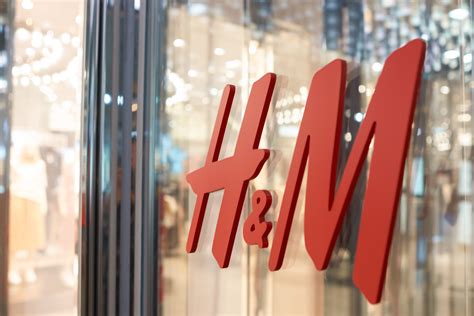 To find out more about sustainability within h&m group. Kledingketen H&M voelt coronacrisis in resultaten ...