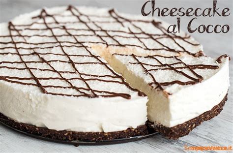 15 g di gelatina in fogli, 800 g di ricotta, 120 g di zucchero, 50 g di cocco secco grattugiato. Cheesecake al cocco Ricetta semplice e veloce | SempliceVeloce