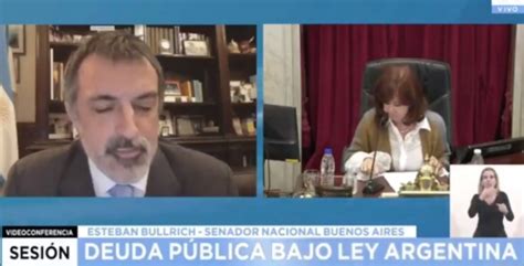 Esteban bullrich usó un fondo con su foto para simular que estaba en la sesión remota. Periodico Tribuna de Periodistas