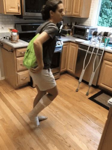 Hop Broken GIF - Hop Broken Leg - Discover & Share GIFs