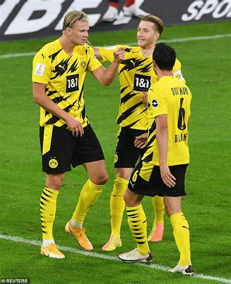 7 years ago fc bayern munich and borussia dortmund met for the first time in a champions league final. Bayern Munich 3-2 Borussia Dortmund: Bayern win German Super Cup | Daily Mail Online