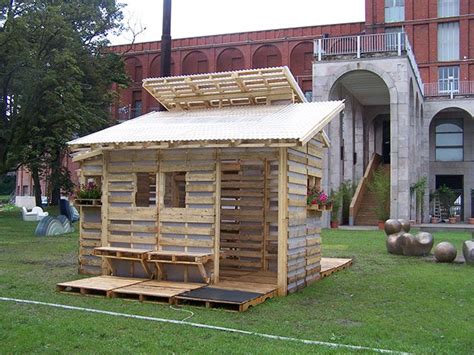 Le livre numérique (en anglais : Construire une cabane en palette facile - Mailleraye.fr jardin