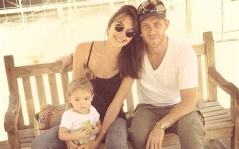 Early thursday, the wonder woman star, 35, shared an instagram photo of her the actor rarely shares photos of her children on social media, but she recently confirmed that her kids and husband did make cameos in wonder. Gal Gadot Married Her Husband Yaron Versano. Explore Their Married Life And Children | Gal gadot ...