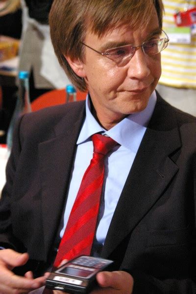 Similar people sahra wagenknecht, gregor gysi, katja kipping, oskar sahra wagenknecht und dietmar bartsch bomben werden keinen frieden schaffen. Impressionen vom Gründungsparteitag der Linkspartei