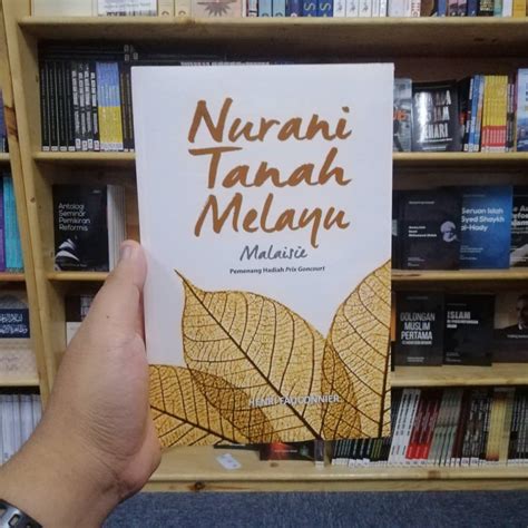 Tentang tanah melayu, budaya dan cara hidup melayu melalui watak smail dan ngah dan beberapa lagi. Nurani Tanah Melayu