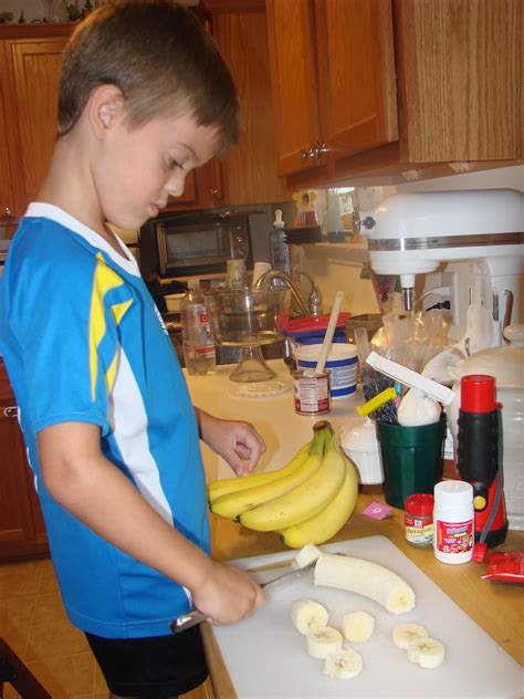 Gradually beat in flour and salt. Aggieland Mommy Cooks: Paula Deen's Banana Pudding