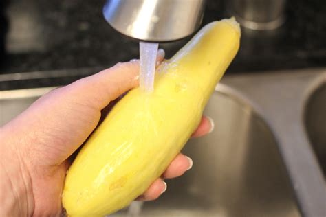 Preheat oven to 350 degrees. How to Cook Yellow Squash in the Oven | LIVESTRONG.COM