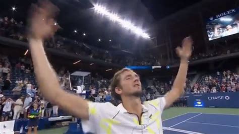 Upload a file and convert it into a.gif and.mp4. Sifflé durant son match, Daniil Medvedev provoque encore ...