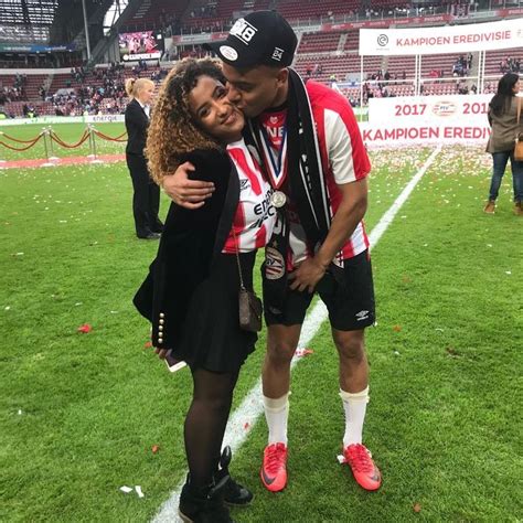 Follow the latest news and comprehensive coverage on donyell malen at cna. Donyell Malen Wiki 2021 - Girlfriend, Salary, Tattoo, Cars ...